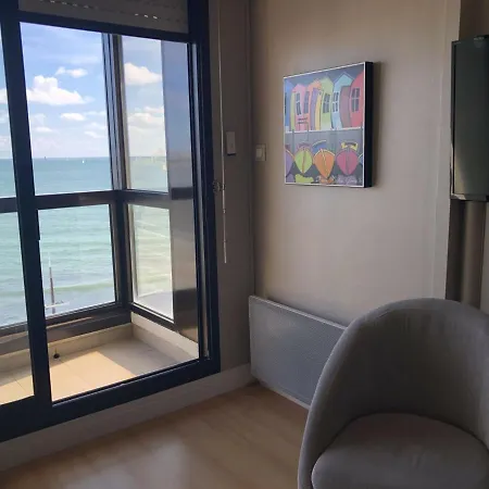 T2 Refait A Neuf Avec Balcon Face Et Ascenseur, Au Coeur Des Sables-d'olonne - Fr-1-485-70 *